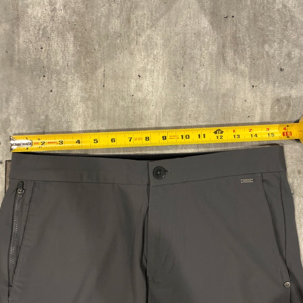 Vuori Men’s Medium Fleet Chino Short Charcoal 8” Inseam - Picture 5 of 8